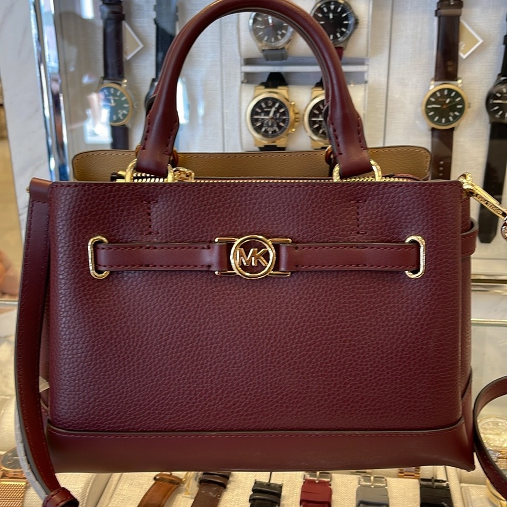 Michael Kors Reed Small Satchel Crossbody Center Zip Bag
Color: OXBLOOD
NWT - Picture 2 of 16